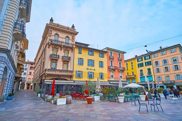Lugano Suíça Março 2022 Moradias Coloridas Praça Riforma Com Refeições — Fotografia de Stock