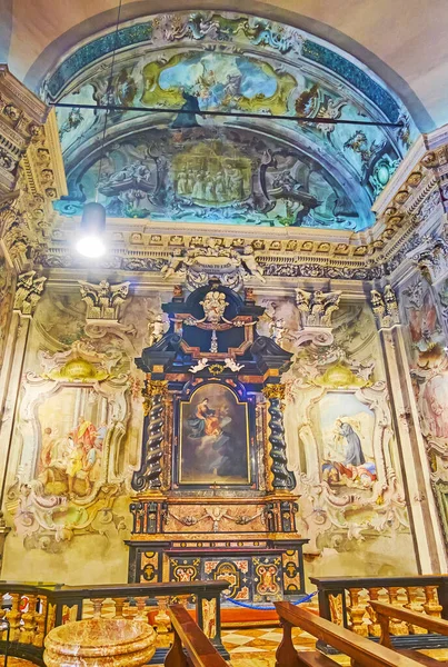 2022年3月13日 瑞士卢加诺 3月13日在卢加诺圣安东尼奥阿巴特教堂装饰华丽的壁画侧堂 — 图库照片