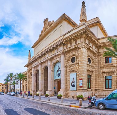CADIZ, SPAIN - SEPT 21, 2019: Cadiz 'de Calle Concepcion Arenal' de yer alan Ibero-American House cephesi