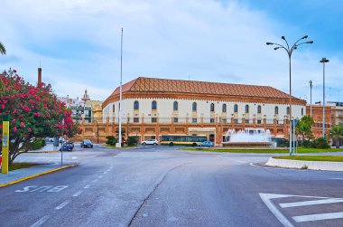 Palacio de Congresos sarayı ve Sevilla Meydanı 'ndaki Fuente Luminosa çeşmesi, Cadiz, İspanya