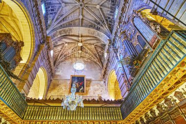 Kaburga kemerli tavan ve Büyük Manastır Kilisesi Korosu, El Puerto, İspanya