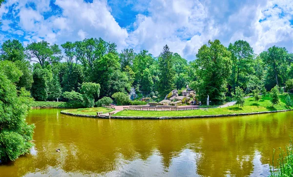 Jón Tengeri Zöld Bankok Arborétum Sofiyivka Park Uman Ukrajna — Stock Fotó