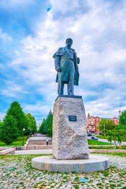 Taras Shevchenko 'nun Ukraynalı ünlü yazar anıtı, Uman' daki aynı parka yerleştirildi.