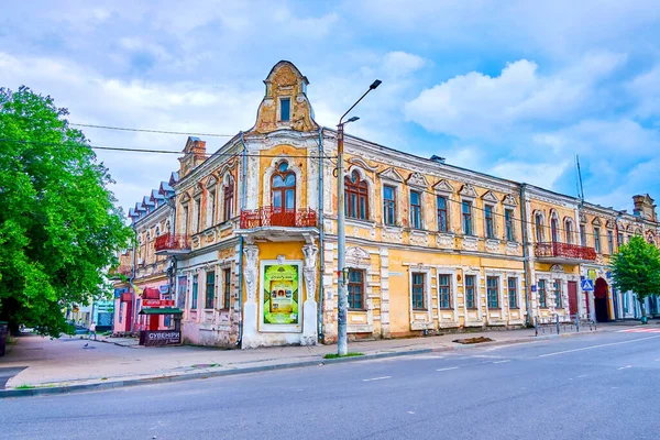 2021年6月16日 Uman Ukraine June 6月16日 乌克兰Uman 市中心一座破旧的历史建筑 — 图库照片