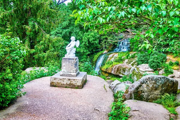Marble Statue Cupid Waterfal Background Sofiyivka Park Uman Ukraine — Stock Photo, Image