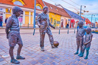 BUDAPEST, HUNGARY - 26 Şubat 2022 'de Budapeşte' de bulunan ünlü Macar futbolcu Puskas Ferenc anıtı