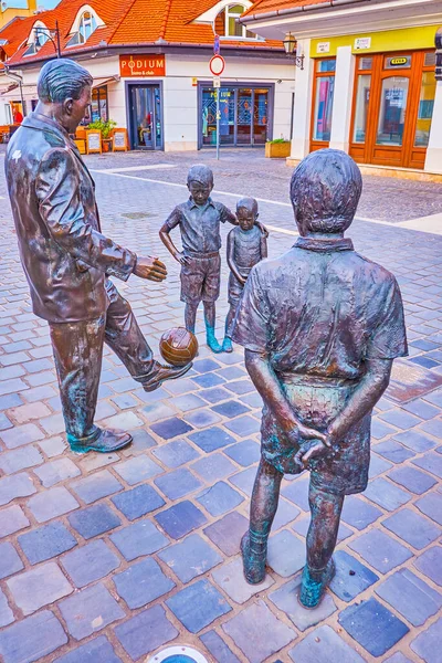 Budapest Ungarn Februar 2022 Szenische Skulpturengruppe Von Kindern Und Fußballspieler — Stockfoto