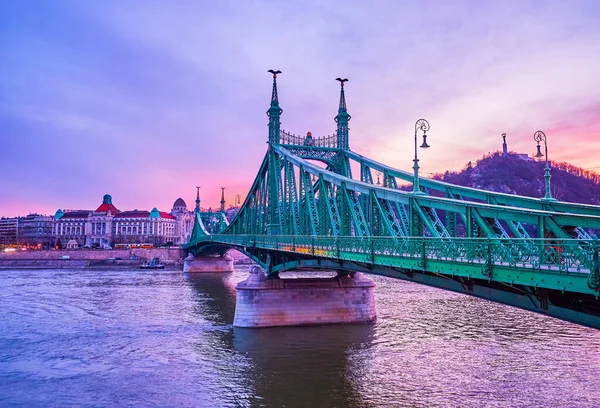 Liberty Bridge Schilderachtige Schemering Boven Gellert Hill Budapest Hongarije — Stockfoto