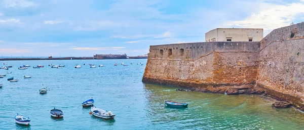 Panorama Mit Mittelalterlicher Steinbastion Der Burg Santa Catalina Kleinen Booten — Stockfoto