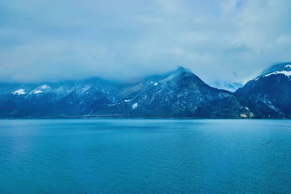Jezioro Lucerna Alpy Śnieżne Tle Uri Canton Szwajcaria — Zdjęcie stockowe