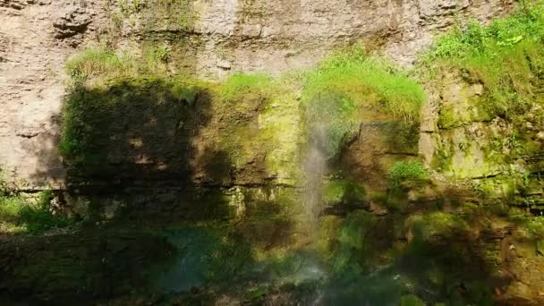 Panorama Della Cascata Kamianetskyi Vodospad Contro Scogliera Rocciosa Alla Luce — Video Stock