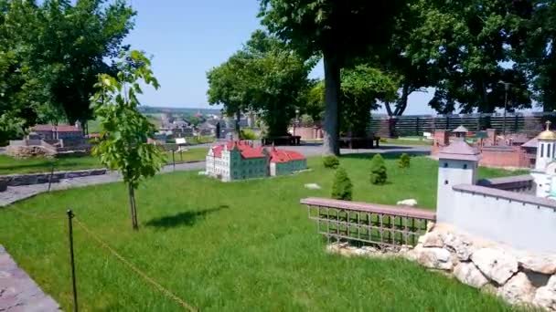 Njut Den Pittoreska Gröna Parken Museum Miniatyrer Slott Ukraina Med — Stockvideo