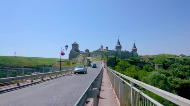 Genießen Sie Den Spaziergang Über Die Burgbrücke Mit Blick Auf — Stockvideo