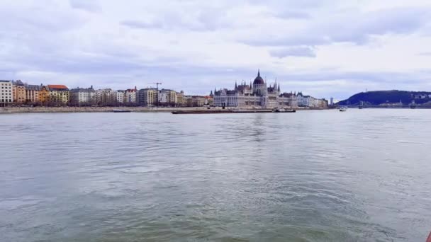 Panorama Lodi Výhledem Budínský Hrad Dunaj Parlament Margaret Bridge Budapešť — Stock video