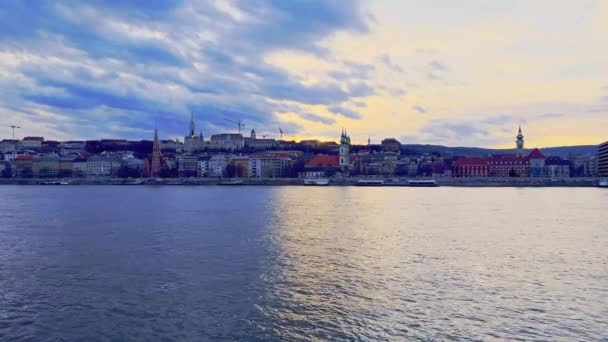 Embankment Pest District Observes Danube River Purple Twilight Clouds Skyline — Stock Video