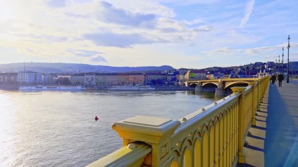 Budapeşte Macaristan Daki Margaret Köprüsü Nden Tuna Nehri Üzerinde Günbatımı — Stok video