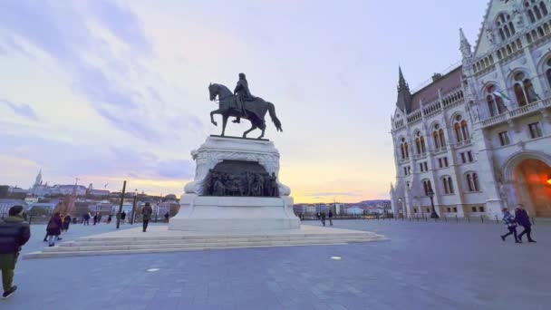 Gyula Andrassy Nin Binicilik Anıtı Budapeşte Macaristan Daki Parlamento Nun — Stok video