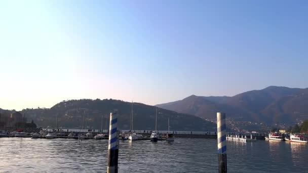 Vista Panorámica Del Puerto Con Barcos Lago Como Monte Boletto — Vídeo de stock
