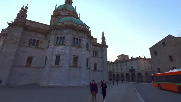 Panoramautsikt Över Kvällen Giuseppe Verdi Square Med Sina Anmärkningsvärda Landmärken — Stockvideo