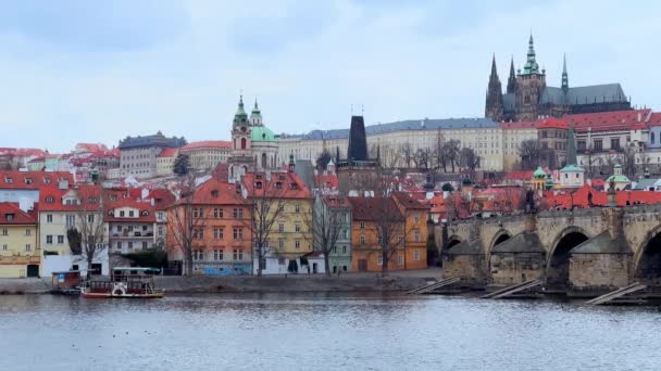 Distrik Bersejarah Mala Strana Menghadap Sungai Vltava Katedral Santo Vitus — Stok Video