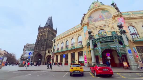 Panorama Náměstí Republiky Prašnou Věží Ozdobným Obecním Domem Smetanova Síň — Stock video