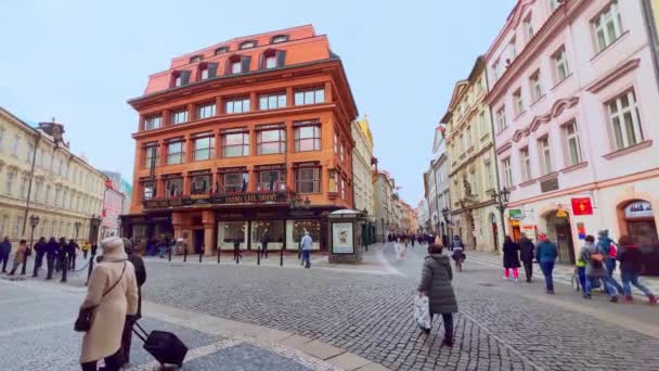 2019年3月5日布拉格 Czech Prague Czech 2022年3月5日 位于塞莱特纳街的一座五彩缤纷的老城住宅 前景一片漆黑 — 图库视频影像