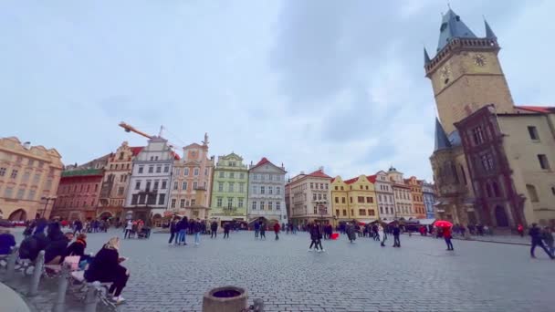 位于捷克共和国布拉格广场中央的古城广场 扬胡斯纪念馆 Tyn教堂和Marian圆柱 — 图库视频影像