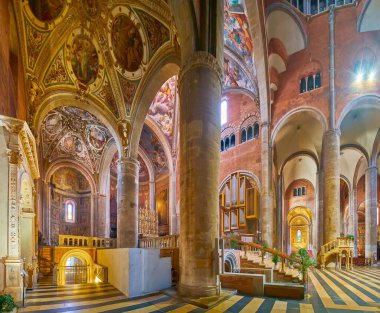PIACENZA, ITALY - 6 Nisan 2022: Duomo di Piacenza (Katedral), Piacenza, İtalya