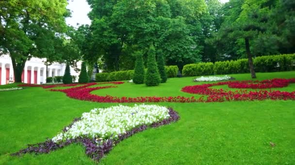 Panorama Malowniczego Parku Stambuł Miejscowymi Roślinami Ozdobnymi Kwietnikami Kształcie Tulipanów — Wideo stockowe