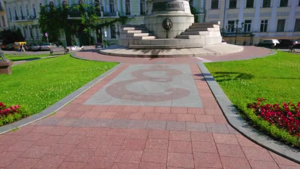 Pomnik Założycieli Odesy Zwieńczony Posągiem Katarzyny Wielkiej Położony Placu Katarzyny — Wideo stockowe