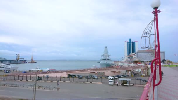 黑海海岸和奥德萨港 可看到普里莫斯卡街 客运码头和停泊的北约军舰 乌克兰奥德萨 — 图库视频影像