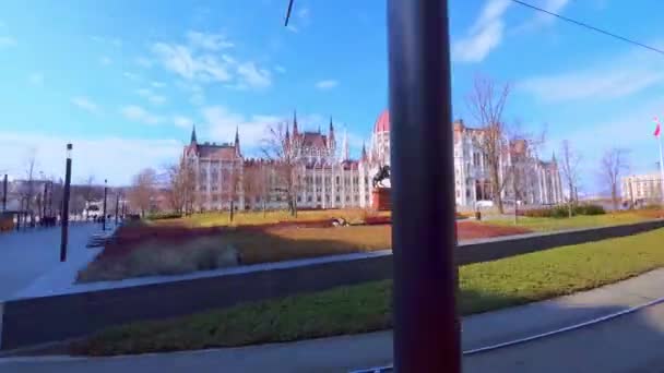 Die Schnelle Straßenbahnfahrt Den Lajos Kossuth Platz Mit Blick Auf — Stockvideo