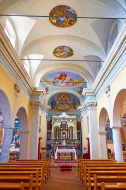 BRE, SWitzERLAND - 16 Mart 2023: fresk edilmiş Santi Simone e Fedele Kilisesi, Bre dağ köyünde yer almaktadır.