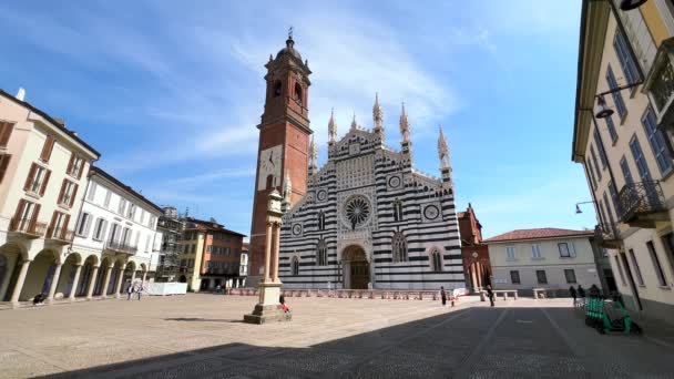 Rijk Versierde Gebeeldhouwde Stenen Gotische Gevel Van Kathedraal Duomo Van — Stockvideo