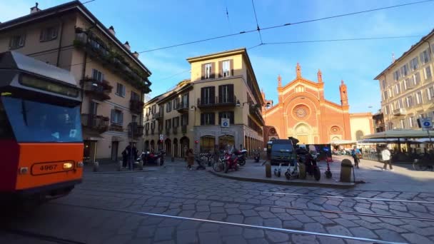 Tráfico Ponte Vetero Contra Piazza Del Carmine Con Iglesia Medieval — Vídeos de Stock