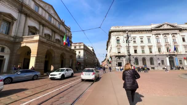 Міська Сцена Старому Місті Зайнятий Рух Історичному Театрі Скала Палаццо — стокове відео
