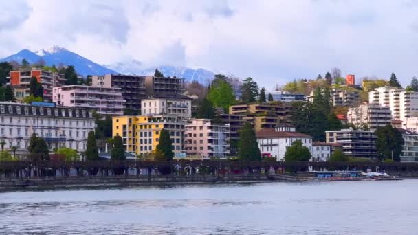Panorama Aterro Lugano Bairros Beira Lago Picos Alpinos Nevados Lago — Vídeo de Stock
