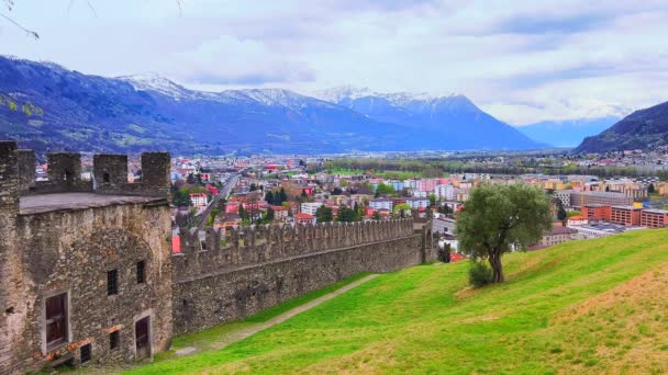 Muro Pedra Castelo Montebello Coberto Ameias Com Telhados Bellinzona Alpes — Vídeo de Stock