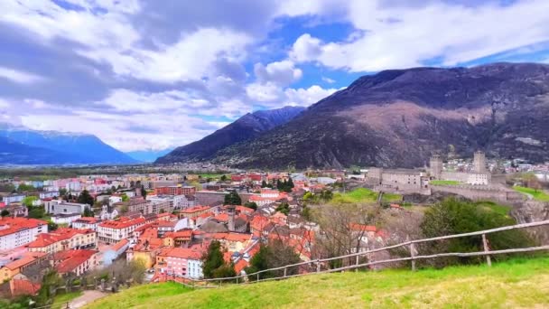 Panorama Bellinzona Con Tejados Teja Roja Viviendas Época Campanarios Castelgrande — Vídeo de stock