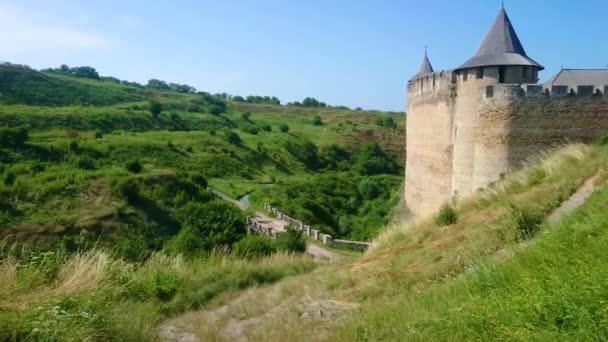 Enjoy Walk Scenic Medieval Khotyn Fortress Surrounded Scenic Gentle Hills — Stock videók