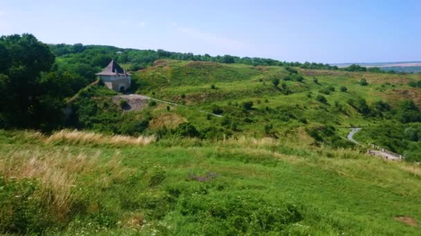 Panorama Hilly Green Bank Dniester River Preserved Historic Khotyn Fortress — Stockvideo