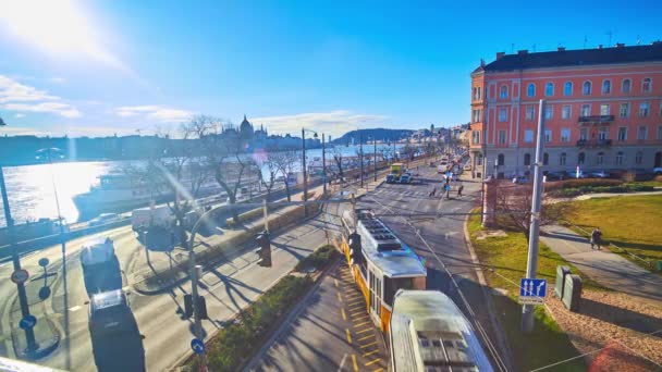 Tidig Morgon Stadsscen Med Vall Donau Med Snabb Trafik Budapest — Stockvideo