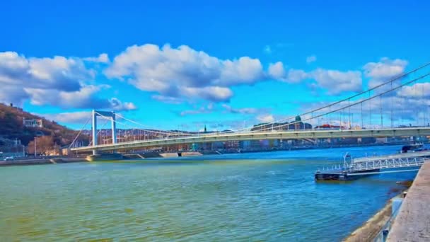 Timelapse Panorama Mostem Elisabeth Řekou Dunaj Kopcem Gellert Nábřežím Čtvrti — Stock video