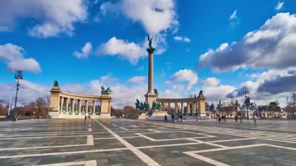 Timelapse Heroes Square View Millenium Monument Bright Blue Sky Fast — Wideo stockowe