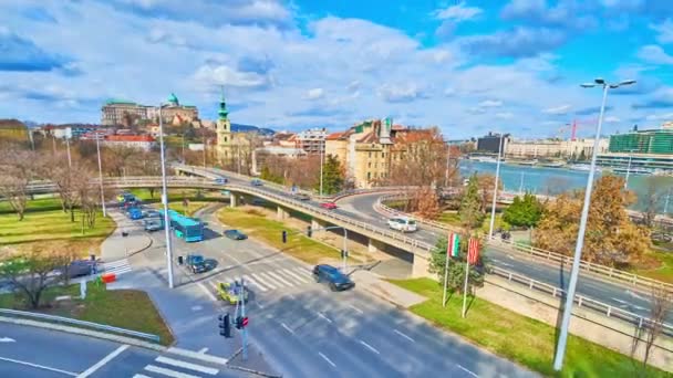Včas Rychlých Aut Silnicích Dorbentei Square Elisabeth Bridge Budapešť Maďarsko — Stock video