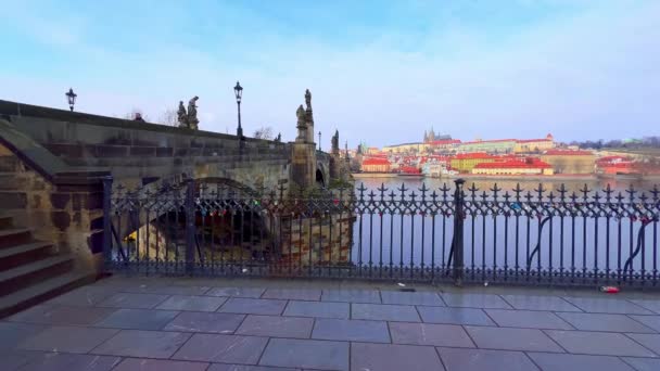 Medieval Sculptured Stone Charles Bridge Karluv Most Bright Blue Sky — Vídeo de Stock