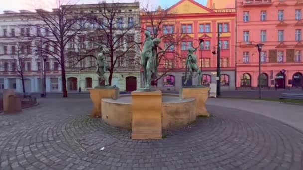 Prague Cazech Republic March 2022 Panorama Modern Bronze Dancing Fountain — Stock Video