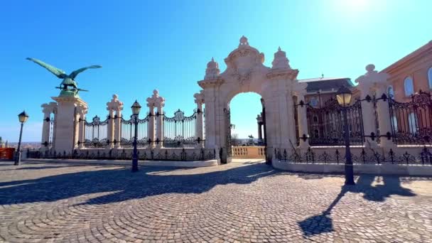 Panorama Plaza San Jorge Con Puerta Los Habsburgo Estatua Pájaro — Vídeos de Stock
