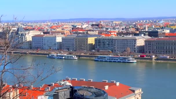 Budapeşte Panoraması Nın Çatıları Tuna Nehri Szechenyi Zinciri Köprüsü Parlamento — Stok video