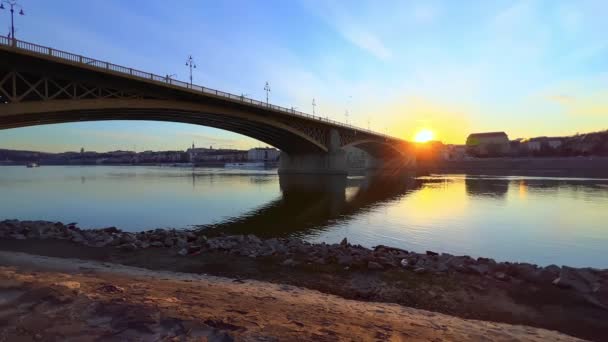 Panorama Del Atardecer Del Puente Margaret Tres Vías Desde Terraplén — Vídeos de Stock